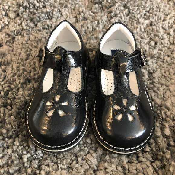 Kid Express Other - Girls Kid Express Black Leather Velcro Shoes